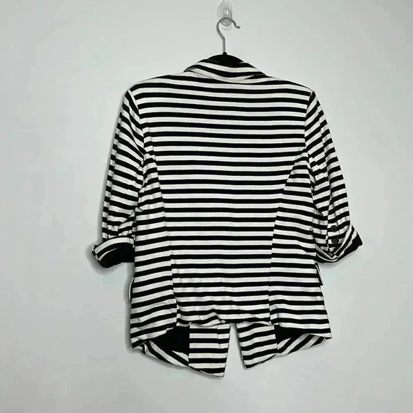 Monteau Black & White Stripped Blazer - Picture 6 of 6
